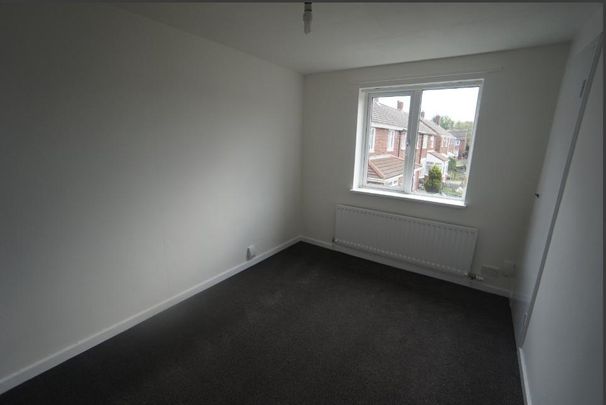 2 bedroom end of terrace house to rent - Photo 1