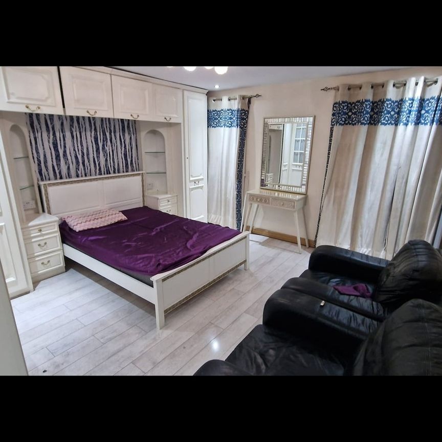 Room in a Shared House, Crownfield Avenue, IG2 - Photo 1