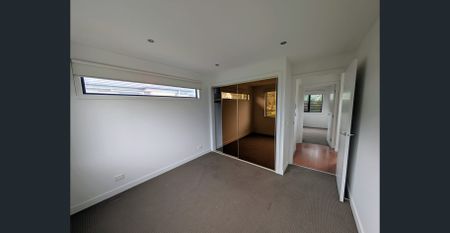 Townhouse living - Photo 4