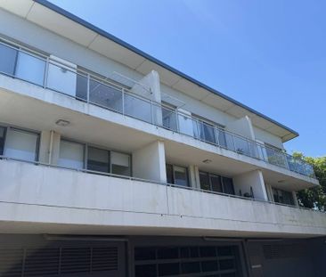 Centrally located - Photo 5