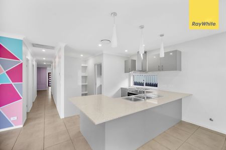 BEAUTIFUL HOME 6 MIN WALK TO TRAIN STATION & SHOPS - Photo 3