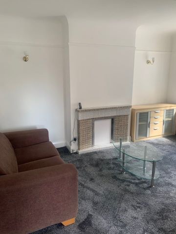 2 Bed Maisonette, St. Andrews Road, NW9 - Photo 2