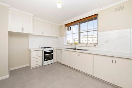 6/8 Ridgeway Avenue, Kew VIC 3101 - Photo 3