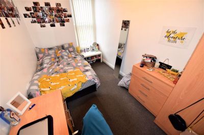 7 bedroom House in Woodsley Road (106), Leeds - Photo 3