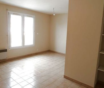 Location Appartement 1 pièce 27m² LA ROCHE SUR YON 85000 - Photo 3