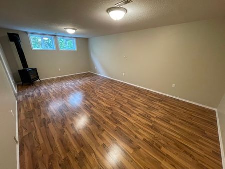 4-Bed Family Home Steps Away From Avonmore LRT Station - Photo 4