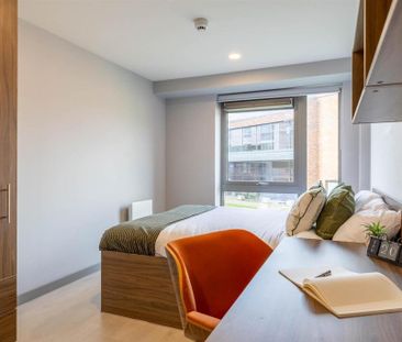 1 bedroom in a flat share to rent - Photo 2