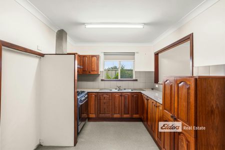 FAMILY HOME, MUST VIEW! - Photo 5