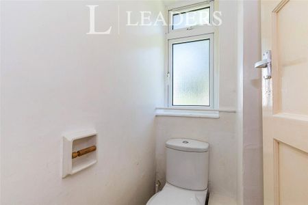 3 bedroom flat to rent - Photo 2