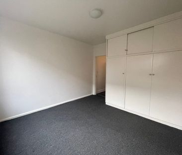 2/6 Chatham Street, Flemington VIC 3031 - Photo 3