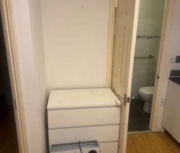 Studio Flat, Garth Road, NW2 - Photo 2