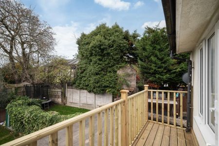 3 bedroom flat to rent - Photo 2