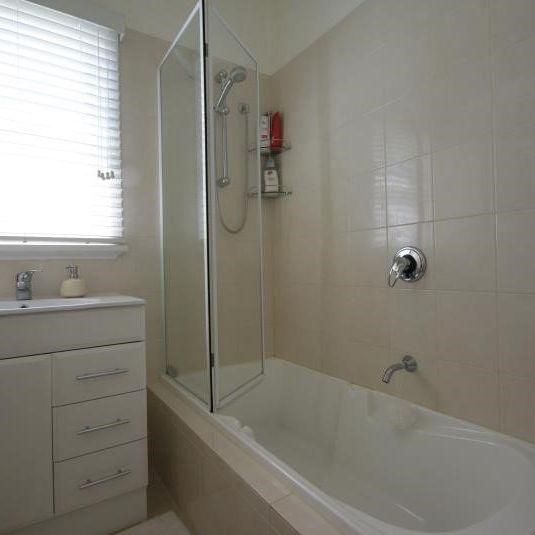 Family Living in Burwood - Photo 1