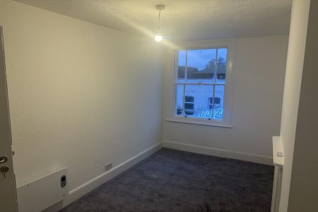 3 bedroom maisonette to rent - Photo 2