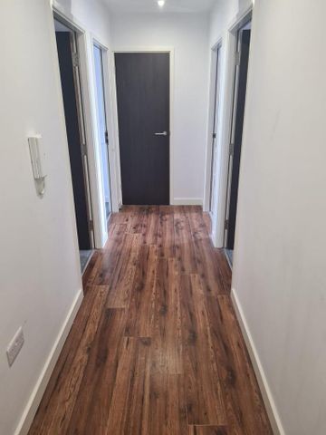 3 bedroom flat to rent - Photo 3