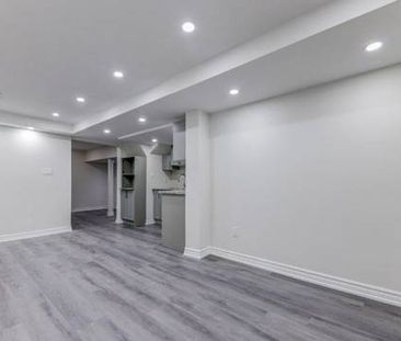 Spacious 2bedroom basement with modern finishes - Photo 1