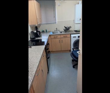 3 Bed Flat, Arlington Lodge, SW2 - Photo 2