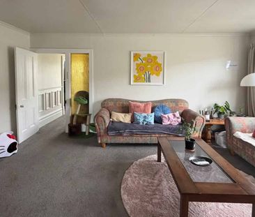 Freshly renovated beach living - Photo 1
