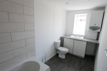 2 bedroom terraced house to rent - Photo 4