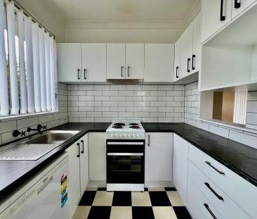 Charming Family Home - Photo 4