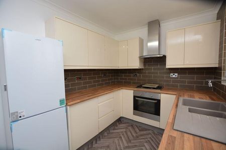 3 bedroom terraced house to rent - Photo 5