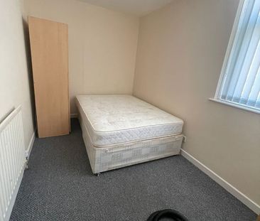 Room in a Shared House, Beulah View, LS3 - Photo 2