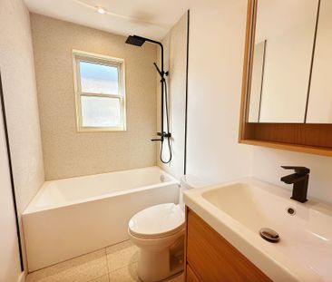 For Lease - 36 Rockport Crescent Unit# Main, Richmond Hill, Ontario - Photo 2