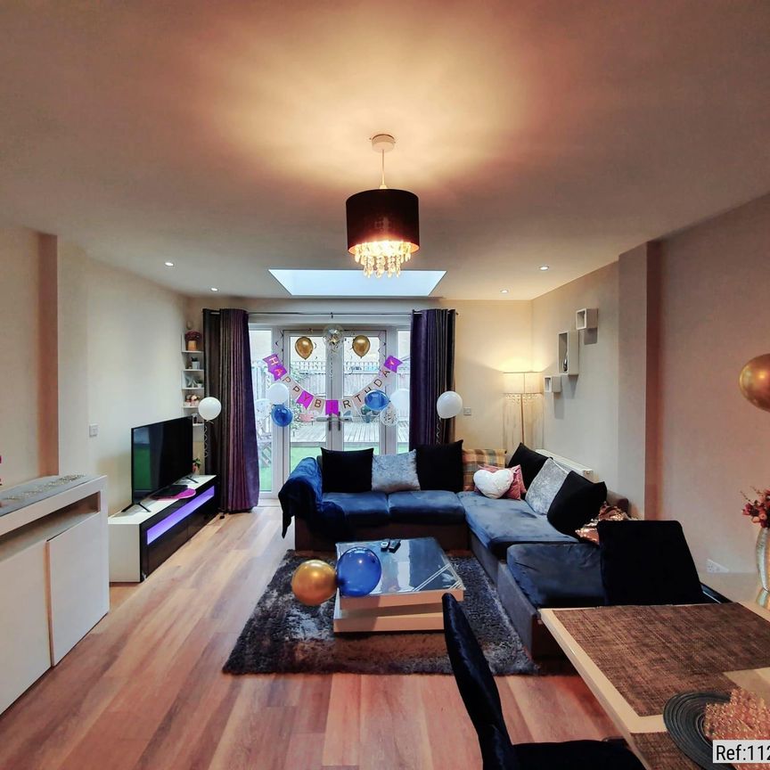 3 bed Semi-detached in Elderberry Close, Kings Park Harold Wood, Romford, RM3 0JY - Photo 1