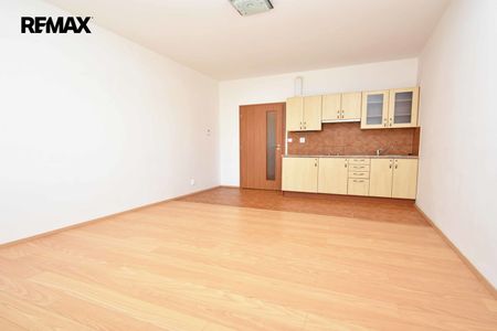 Pronájem bytu 1+kk v osobním vlastnictví 28 m², Praha 9 - Horní Počernice - Fotografie 2
