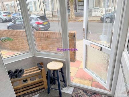 Plashet Grove, Eastham, E6 - Photo 3