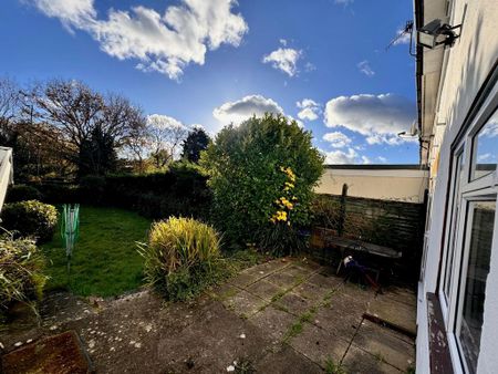 4 bedroom semi-detached house to rent - Photo 2