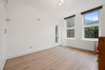 2 Bed Flat, Uxbridge Road, W12 - Photo 2