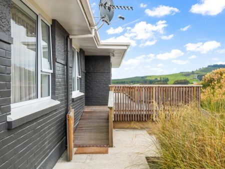 A home of elegance, ease and true tranqulity - Photo 4