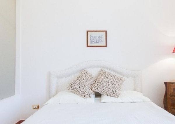 Center-Historic Jewish Quarter: Elegant apartment situated in beautiful Palazzo Nobiliare. Entrance, spacious living with original wood frescoed ceilings, large modern dining and kitchen, 4 bedrooms, 4 Baths, small terrace. #1527