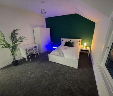 6 bedroom terraced house to rent - Photo 3