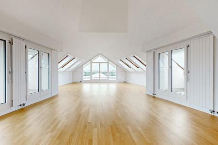 Profitez d'une vaste terrasse et d'un magnifique attique en duplex ! - Photo 3