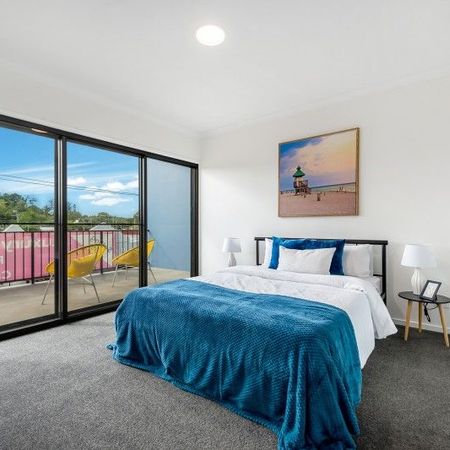 Modern Unit - Photo 3