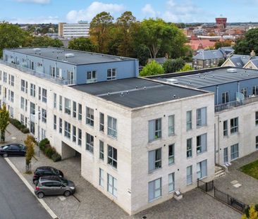 East Hill, Colchester - Photo 1