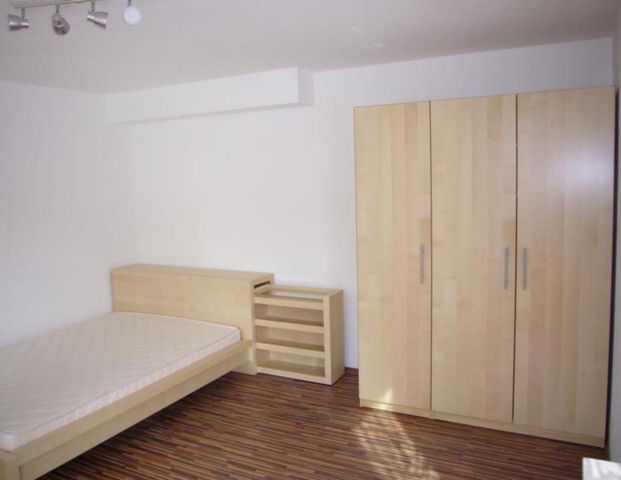 Gepflegte 2-Zimmer-Wohnung mit 2 Balkonen u. EBK in Pforzheim - Foto 1