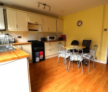 Angus Close, Banbury - Photo 6