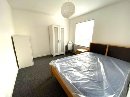 4 bedroom apartment to rent - Photo 2