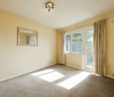 Flat to rent on - Photo 2
