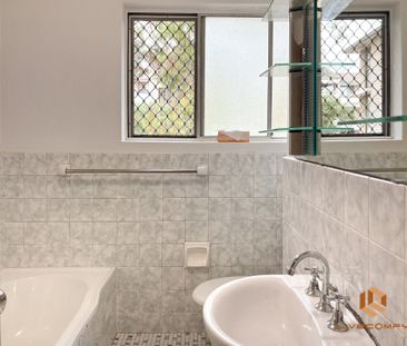 Strathfield - Photo 4