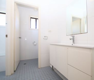 Well Presented Three Bedroom Villa - Photo 6