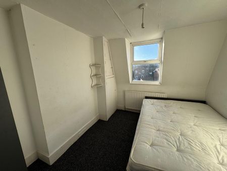 3 bedroom flat to rent - Photo 2