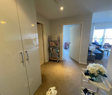 Spacious One Bedder, with large balcony & Car-space - Photo 4