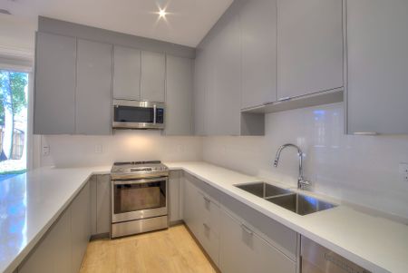 For Lease - 23 Cresthaven Drive, Toronto, Ontario - Photo 3