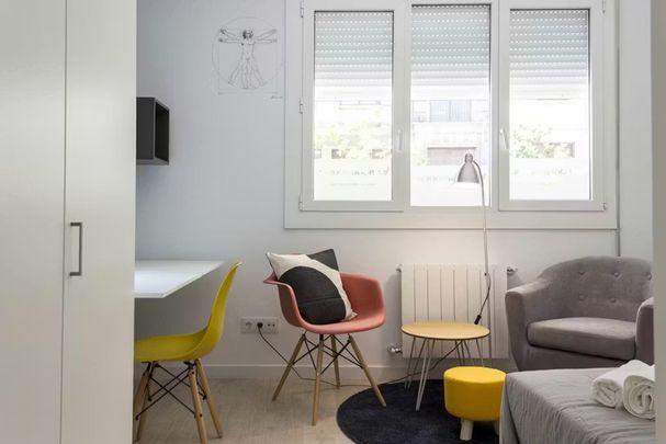 Avinguda de la Riera de Cassoles, Barcelona, Catalonia 08012 - Photo 1