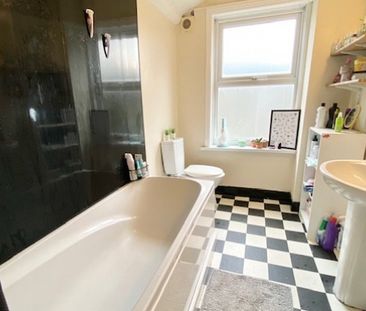 Charming 3-Bedroom Terraced Home Just Off Ecclesall Road - Photo 3