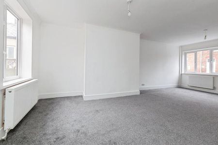 2 bedroom end of terrace house to rent - Photo 3